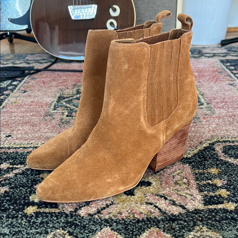 Able suede Chelsea boot